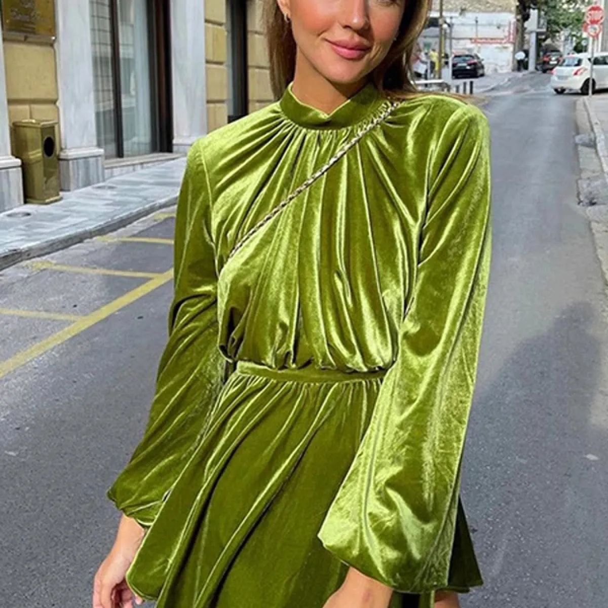 Mini abiti a maniche lunghe pieghettate in velluto da donna Abito a pieghe senza schienale con scollo a O Abito elegante v
