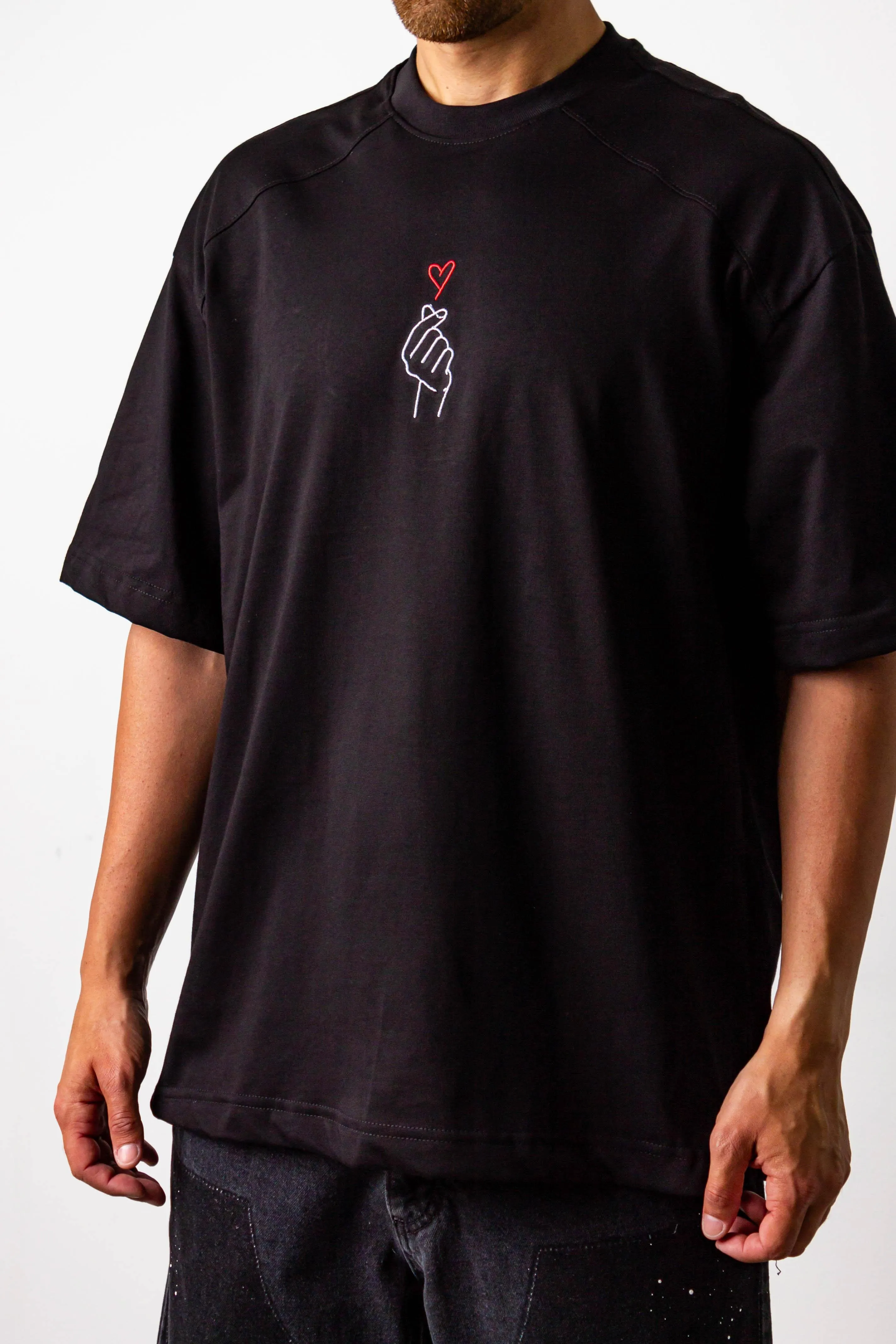 T-shirt con ricamo heart